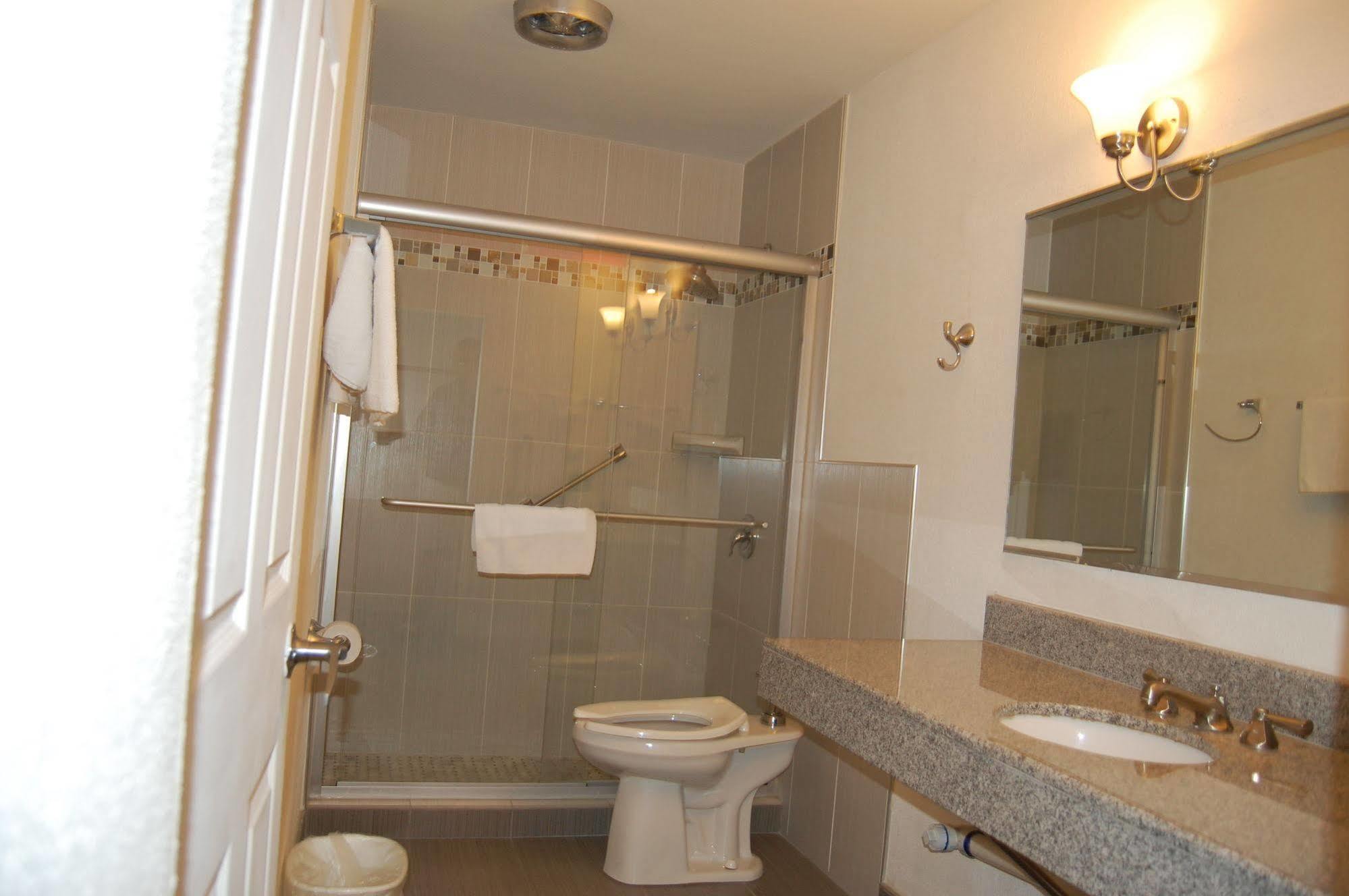 Colony Motel Brookfield Екстериор снимка